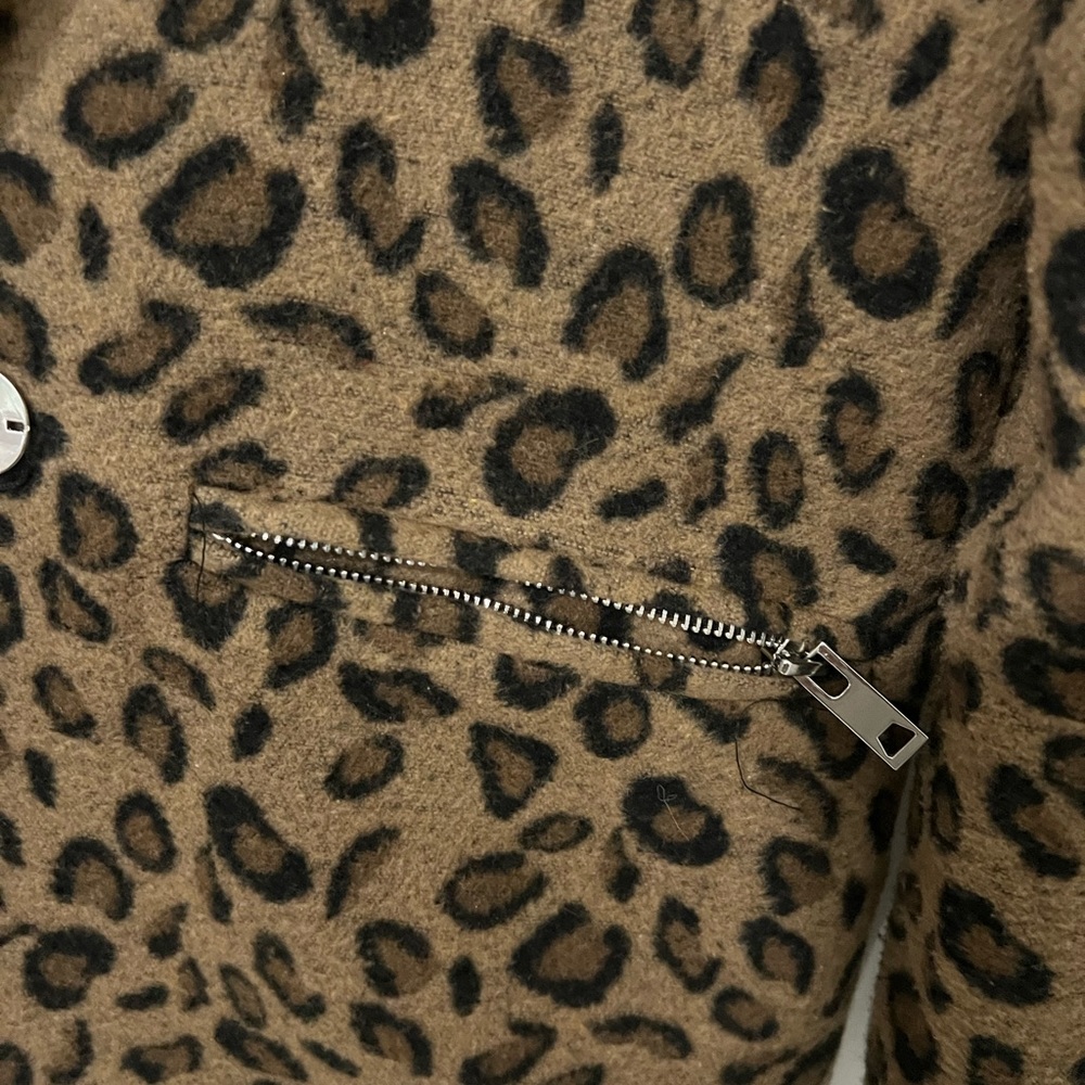 Kendall & Kylie Button Front Leopard Trench Coat - Picture 5 of 5